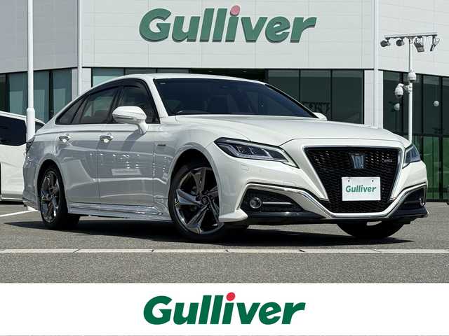 トヨタ クラウン ハイブリッド RS 佐賀県 2018(平30)年 6.8万km ホワイトパールクリスタルシャイン 純正ダブルディスプレイナビゲーション/・フルセグTV/CD/DVD/SD/Bluetooth/バックカメラ/前方ドライブレコーダー/ビルトインETC/電子パーキングブレーキ/・AUTO HOLD機能/DN席パワーシート/シートヒーター/ISOFIX対応/革巻きステアリング/ステアリングヒーター/ステアリングリモコン/純正18インチアルミホイール/純正LEDヘッドライト/・オートマチックハイビーム/純正LEDフォグランプ/純正フロアマット/純正ドアバイザ―/取扱説明書/スペアキー１本/トヨタセーフティセンス/・レーダークルーズコントロール/・プリクラッシュセーフティ/・クリアランスソナー/・レーンディパーチャーアラート/・ロードサインアシスト