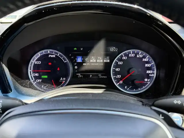 トヨタ クラウン ハイブリッド RS 佐賀県 2018(平30)年 6.8万km ホワイトパールクリスタルシャイン 純正ダブルディスプレイナビゲーション/・フルセグTV/CD/DVD/SD/Bluetooth/バックカメラ/前方ドライブレコーダー/ビルトインETC/電子パーキングブレーキ/・AUTO HOLD機能/DN席パワーシート/シートヒーター/ISOFIX対応/革巻きステアリング/ステアリングヒーター/ステアリングリモコン/純正18インチアルミホイール/純正LEDヘッドライト/・オートマチックハイビーム/純正LEDフォグランプ/純正フロアマット/純正ドアバイザ―/取扱説明書/スペアキー１本/トヨタセーフティセンス/・レーダークルーズコントロール/・プリクラッシュセーフティ/・クリアランスソナー/・レーンディパーチャーアラート/・ロードサインアシスト