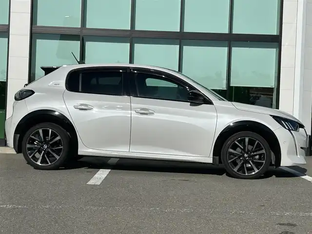 プジョー プジョー ２０８ GT 和歌山県 2021(令3)年 4.3万km 白Ⅱ 7インチディスプレイオーディオ/バックカメラ/衝突軽減ブレーキ/ブラインドスポットモニター/前後コーナーセンサー/オートライト/ETC/前後ドラレコ/シートヒーター/置くだけ充電器/パドルシフト/ステリモ/LEDヘッドライト/フォグランプ/フルオートパワーウィンドウ/プッシュスタート