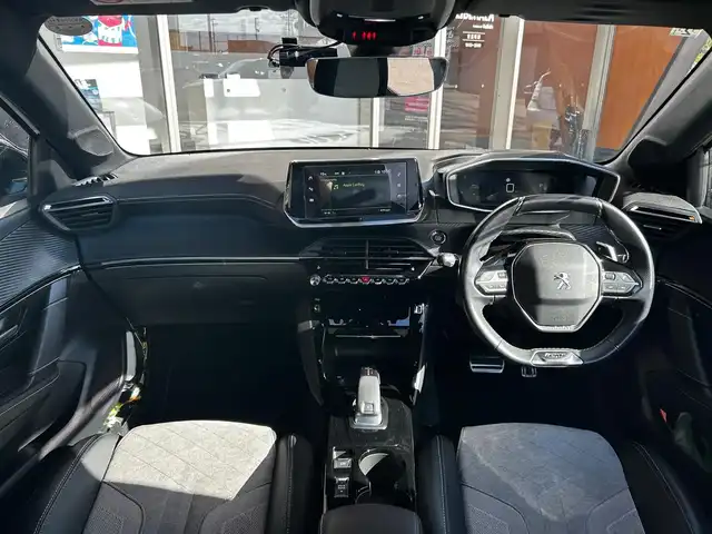 プジョー プジョー ２０８ GT 富山県 2021(令3)年 4.3万km 白Ⅱ 7インチディスプレイオーディオ/Bluetooth接続/App-conect/バックカメラ/衝突軽減ブレーキ/ブラインドスポットモニター/前後コーナーセンサー/オートライト/ETC/前後ドラレコ/シートヒーター/qi充電/パドルシフト/LEDヘッドライト/フォグランプ/フルオートパワーウィンドウ/プッシュスタート