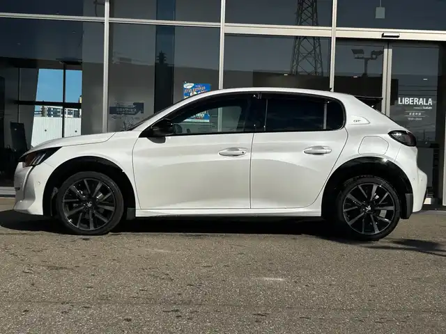 プジョー プジョー ２０８ GT 富山県 2021(令3)年 4.3万km 白Ⅱ 7インチディスプレイオーディオ/Bluetooth接続/App-conect/バックカメラ/衝突軽減ブレーキ/ブラインドスポットモニター/前後コーナーセンサー/オートライト/ETC/前後ドラレコ/シートヒーター/qi充電/パドルシフト/LEDヘッドライト/フォグランプ/フルオートパワーウィンドウ/プッシュスタート