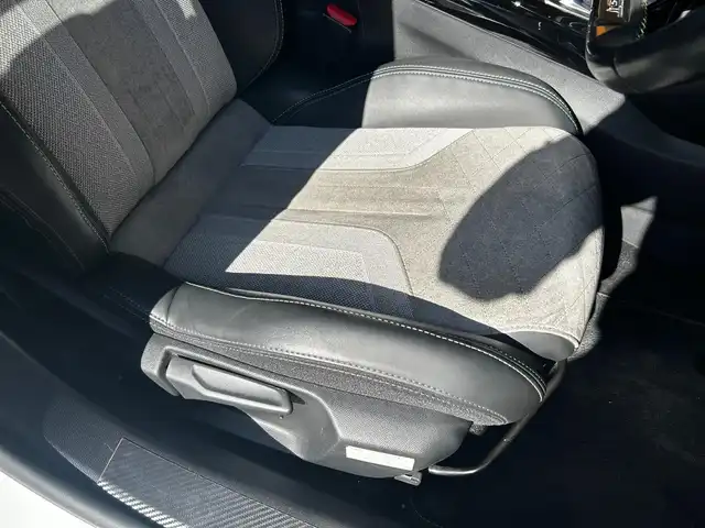 プジョー プジョー ２０８ GT 富山県 2021(令3)年 4.3万km 白Ⅱ 7インチディスプレイオーディオ/Bluetooth接続/App-conect/バックカメラ/衝突軽減ブレーキ/ブラインドスポットモニター/前後コーナーセンサー/オートライト/ETC/前後ドラレコ/シートヒーター/qi充電/パドルシフト/LEDヘッドライト/フォグランプ/フルオートパワーウィンドウ/プッシュスタート