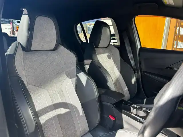 プジョー プジョー ２０８ GT 富山県 2021(令3)年 4.3万km 白Ⅱ 7インチディスプレイオーディオ/Bluetooth接続/App-conect/バックカメラ/衝突軽減ブレーキ/ブラインドスポットモニター/前後コーナーセンサー/オートライト/ETC/前後ドラレコ/シートヒーター/qi充電/パドルシフト/LEDヘッドライト/フォグランプ/フルオートパワーウィンドウ/プッシュスタート