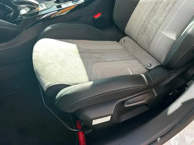 プジョー プジョー ２０８ GT 富山県 2021(令3)年 4.3万km 白Ⅱ 7インチディスプレイオーディオ/Bluetooth接続/App-conect/バックカメラ/衝突軽減ブレーキ/ブラインドスポットモニター/前後コーナーセンサー/オートライト/ETC/前後ドラレコ/シートヒーター/qi充電/パドルシフト/LEDヘッドライト/フォグランプ/フルオートパワーウィンドウ/プッシュスタート