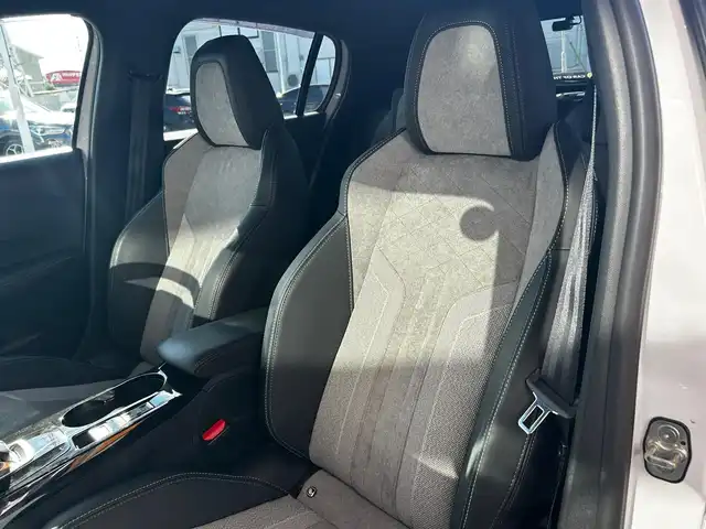 プジョー プジョー ２０８ GT 富山県 2021(令3)年 4.3万km 白Ⅱ 7インチディスプレイオーディオ/Bluetooth接続/App-conect/バックカメラ/衝突軽減ブレーキ/ブラインドスポットモニター/前後コーナーセンサー/オートライト/ETC/前後ドラレコ/シートヒーター/qi充電/パドルシフト/LEDヘッドライト/フォグランプ/フルオートパワーウィンドウ/プッシュスタート