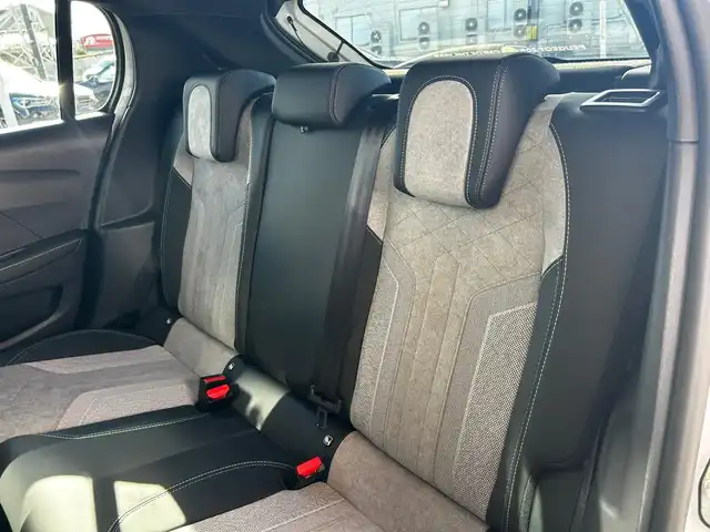 プジョー プジョー ２０８ GT 富山県 2021(令3)年 4.3万km 白Ⅱ 7インチディスプレイオーディオ/Bluetooth接続/App-conect/バックカメラ/衝突軽減ブレーキ/ブラインドスポットモニター/前後コーナーセンサー/オートライト/ETC/前後ドラレコ/シートヒーター/qi充電/パドルシフト/LEDヘッドライト/フォグランプ/フルオートパワーウィンドウ/プッシュスタート