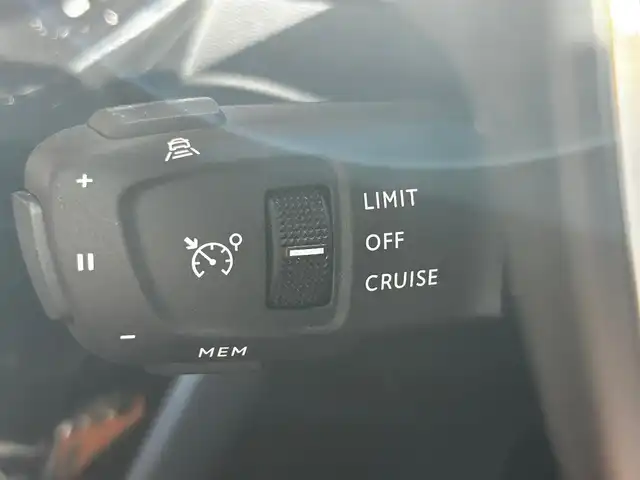 プジョー プジョー ２０８ GT 富山県 2021(令3)年 4.3万km 白Ⅱ 7インチディスプレイオーディオ/Bluetooth接続/App-conect/バックカメラ/衝突軽減ブレーキ/ブラインドスポットモニター/前後コーナーセンサー/オートライト/ETC/前後ドラレコ/シートヒーター/qi充電/パドルシフト/LEDヘッドライト/フォグランプ/フルオートパワーウィンドウ/プッシュスタート