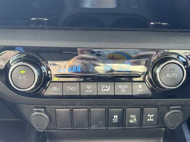 トヨタ ハイラックス Z 道東・釧路十勝 2018(平30)年 5万km アティチュードブラックマイカ 4WD/寒冷地仕様車/運転支援システム/・PCS(プリクラッシュセーフティ)/・LDA(レーンディパーチャーアラート)/・クルーズコントロール/ALPINEフローティングナビ/ (CD/DVD/BT)/フルセグTV/バックカメラ/ETC/ALPINEドライブレーコーダー/革巻きステアリング/ステアリングスイッチ/プッシュスタート/スマートキー/スペアキー/社外17インチAW/オートライト/純正LEDヘッドライト/フォグランプ/ (フロント/リア)/純正ドアバイザー/電動格納ミラー/ウインカーミラー/ミラーヒーター/横滑り防止装置/DAC(ダウンヒルアシストコントロール)/ナビ取扱説明書/取扱説明書/保証書