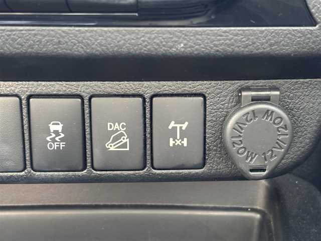 トヨタ ハイラックス Z 道東・釧路十勝 2018(平30)年 5万km アティチュードブラックマイカ 4WD/寒冷地仕様車/運転支援システム/・PCS(プリクラッシュセーフティ)/・LDA(レーンディパーチャーアラート)/・クルーズコントロール/ALPINEフローティングナビ/ (CD/DVD/BT)/フルセグTV/バックカメラ/ETC/ALPINEドライブレーコーダー/革巻きステアリング/ステアリングスイッチ/プッシュスタート/スマートキー/スペアキー/社外17インチAW/オートライト/純正LEDヘッドライト/フォグランプ/ (フロント/リア)/純正ドアバイザー/電動格納ミラー/ウインカーミラー/ミラーヒーター/横滑り防止装置/DAC(ダウンヒルアシストコントロール)/ナビ取扱説明書/取扱説明書/保証書