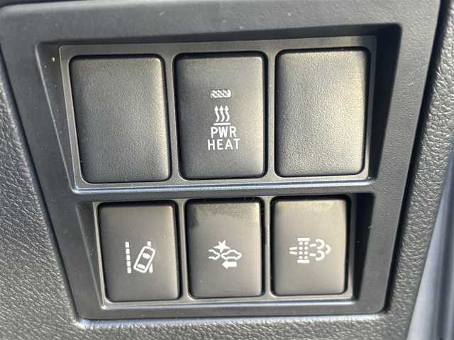 トヨタ ハイラックス Z 道東・釧路十勝 2018(平30)年 5万km アティチュードブラックマイカ 4WD/寒冷地仕様車/運転支援システム/・PCS(プリクラッシュセーフティ)/・LDA(レーンディパーチャーアラート)/・クルーズコントロール/ALPINEフローティングナビ/ (CD/DVD/BT)/フルセグTV/バックカメラ/ETC/ALPINEドライブレーコーダー/革巻きステアリング/ステアリングスイッチ/プッシュスタート/スマートキー/スペアキー/社外17インチAW/オートライト/純正LEDヘッドライト/フォグランプ/ (フロント/リア)/純正ドアバイザー/電動格納ミラー/ウインカーミラー/ミラーヒーター/横滑り防止装置/DAC(ダウンヒルアシストコントロール)/ナビ取扱説明書/取扱説明書/保証書