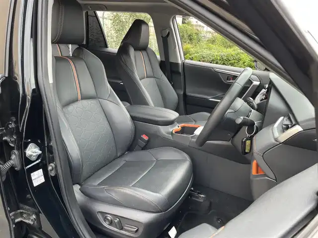 トヨタ ＲＡＶ４ ハイブリッド アドベンチャー 東京都 2023(令5)年 4.4万km アティチュードブラックマイカ ４WD/純正ディスプレイオーディオ/フルセグTV/アラウンドビューカメラ/前後ドライブレコーダー/ステアリングヒーター/D席パワーシート/運転席、助手席シートヒーター/Toyota Safety Sense/・プリクラッシュセーフティ/・レーンディパーチャーアラート/・レーダークルーズコントロール/・ブラインドスポットモニター/純正ビルトインETC2.0/フォグライト/LEDライト/冬タイヤ装着