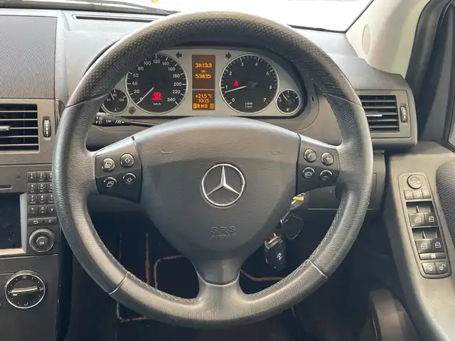 メルセデス・ベンツ Ａ１８０ ファイナルエディション 埼玉県 2012(平24)年 5.4万km 白 純正HDDメーカーナビ/　CD/クルーズコントロール/LEDオートライト/純正17インチアルミホイール/ステアリングリモコン/リモコンキー/禁煙車
