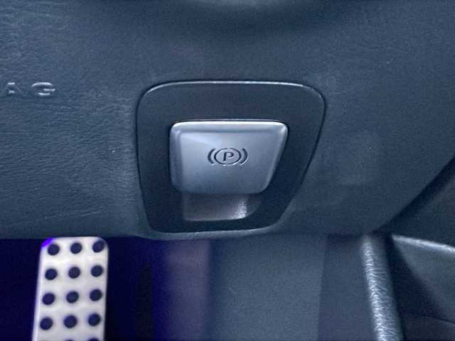 メルセデス・ベンツ Ｅ２２０ｄ アバンギャルド スポーツ 栃木県 2017(平29)年 7万km セレナイトグレー 純正SDナビ/・Bluetooth/・Burmesterサラウンドシステム/・TV ワンセグ/・アラウンドビューモニター/パノラミックスライディングルーフ/レザーシート/パワーシート/シートヒーター/追従式クルーズコントロール/AMG19インチアルミホイール/ETC2.0/ドライブレコーダー/衝突被害軽減システム/コーナーセンサー