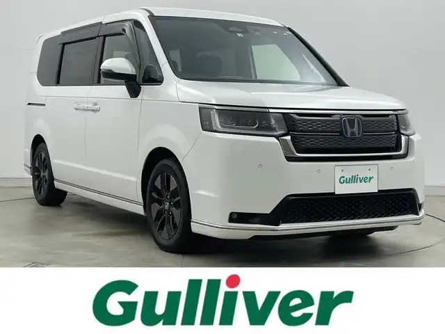 ホンダ ステップワゴン スパーダ eHEV 岡山県 2022(令4)年 3.9万km プラチナホワイトパール 純正11.4インチナビ/・FM/AM/Bluetooth/フルセグ/CD/DVD/バックカメラ/10.1インチフリップダウンモニター/パワーバックドア/ホンダセンシング/・衝突軽減ブレーキ/・車線逸脱警報/・アダプティブクルーズコントロール/・オートマチックハイビーム/・コーナーセンサー/前後ドライブレコーダー/ビルトインETC/パドルシフト/LEDヘッドライト/・フォグライト/電動パーキング/オートブレーキホールド/純正フロアマット