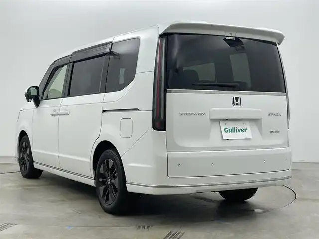 ホンダ ステップワゴン スパーダ eHEV 岡山県 2022(令4)年 3.9万km プラチナホワイトパール 純正11.4インチナビ/・FM/AM/Bluetooth/フルセグ/CD/DVD/バックカメラ/10.1インチフリップダウンモニター/パワーバックドア/ホンダセンシング/・衝突軽減ブレーキ/・車線逸脱警報/・アダプティブクルーズコントロール/・オートマチックハイビーム/・コーナーセンサー/前後ドライブレコーダー/ビルトインETC/パドルシフト/LEDヘッドライト/・フォグライト/電動パーキング/オートブレーキホールド/純正フロアマット