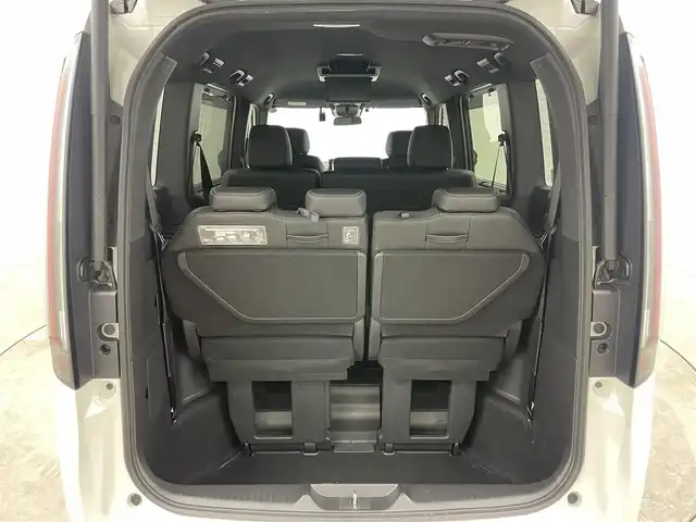 ホンダ ステップワゴン スパーダ eHEV 岡山県 2022(令4)年 3.9万km プラチナホワイトパール 純正11.4インチナビ/・FM/AM/Bluetooth/フルセグ/CD/DVD/バックカメラ/10.1インチフリップダウンモニター/パワーバックドア/ホンダセンシング/・衝突軽減ブレーキ/・車線逸脱警報/・アダプティブクルーズコントロール/・オートマチックハイビーム/・コーナーセンサー/前後ドライブレコーダー/ビルトインETC/パドルシフト/LEDヘッドライト/・フォグライト/電動パーキング/オートブレーキホールド/純正フロアマット