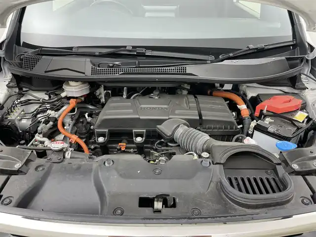 ホンダ ステップワゴン スパーダ eHEV 岡山県 2022(令4)年 3.9万km プラチナホワイトパール 純正11.4インチナビ/・FM/AM/Bluetooth/フルセグ/CD/DVD/バックカメラ/10.1インチフリップダウンモニター/パワーバックドア/ホンダセンシング/・衝突軽減ブレーキ/・車線逸脱警報/・アダプティブクルーズコントロール/・オートマチックハイビーム/・コーナーセンサー/前後ドライブレコーダー/ビルトインETC/パドルシフト/LEDヘッドライト/・フォグライト/電動パーキング/オートブレーキホールド/純正フロアマット