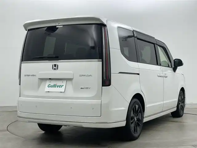 ホンダ ステップワゴン スパーダ eHEV 岡山県 2022(令4)年 3.9万km プラチナホワイトパール 純正11.4インチナビ/・FM/AM/Bluetooth/フルセグ/CD/DVD/バックカメラ/10.1インチフリップダウンモニター/パワーバックドア/ホンダセンシング/・衝突軽減ブレーキ/・車線逸脱警報/・アダプティブクルーズコントロール/・オートマチックハイビーム/・コーナーセンサー/前後ドライブレコーダー/ビルトインETC/パドルシフト/LEDヘッドライト/・フォグライト/電動パーキング/オートブレーキホールド/純正フロアマット