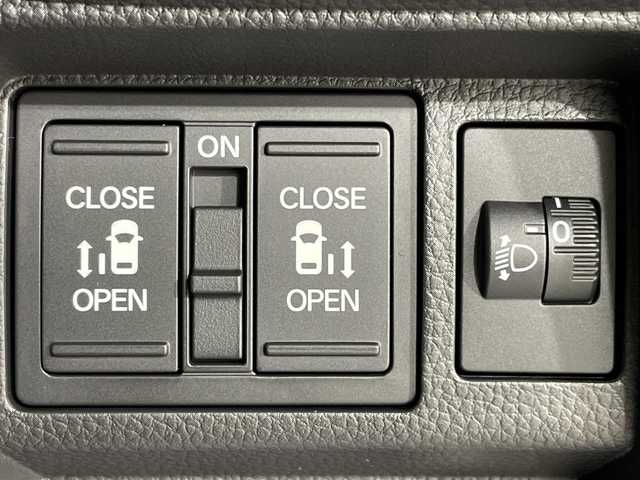 ホンダ ステップワゴン eHEV エアー EX 福岡県 2025(令7)年 0.1千km プラチナホワイトパール 純正11.4インチナビ(LXM-247VFLi)/パワーバックドア/バックカメラ/両側パワースライドドア/レーダークルーズコントロール/ブラインドスポットモニター/レーンキープアシスト/衝突軽減ブレーキ