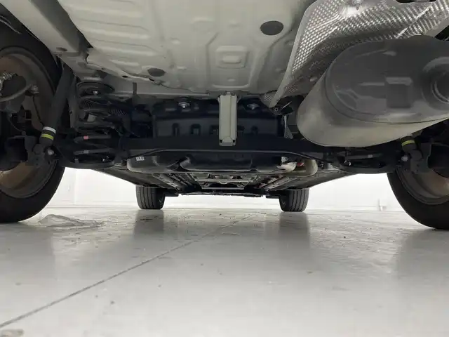 トヨタ カローラ クロス ハイブリッド Z 茨城県 2023(令5)年 3.2万km ホワイトパールクリスタルシャイン 純正ナビ/・Bluetooth接続/・バックカメラ（全方位モニター）/ハーフレザーシート/パワーシート（運転席）/サンルーフ/電動リアゲート/ドライブレコーダー（前後）/コーナーセンサー/ルーフレール/オートマチックハイビーム/レーンアシストキープ/アイドリングストップ/ABS/横滑り防止装置/盗難防止装置/衝突被害軽減システム