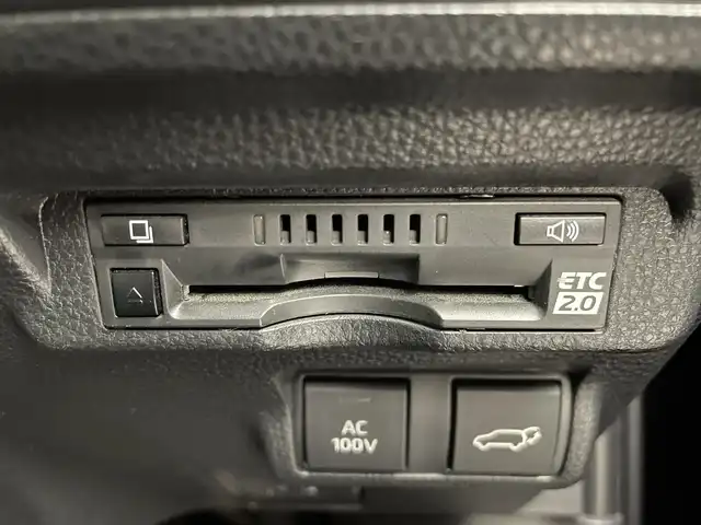 トヨタ カローラ クロス ハイブリッド Z 茨城県 2023(令5)年 3.2万km ホワイトパールクリスタルシャイン 純正ナビ/・Bluetooth接続/・バックカメラ（全方位モニター）/ハーフレザーシート/パワーシート（運転席）/サンルーフ/電動リアゲート/ドライブレコーダー（前後）/コーナーセンサー/ルーフレール/オートマチックハイビーム/レーンアシストキープ/アイドリングストップ/ABS/横滑り防止装置/盗難防止装置/衝突被害軽減システム