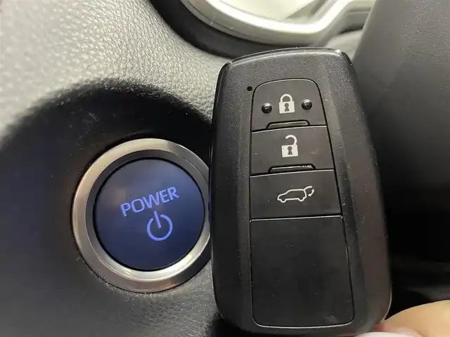 トヨタ カローラ クロス ハイブリッド Z 茨城県 2023(令5)年 3.2万km ホワイトパールクリスタルシャイン 純正ナビ/・Bluetooth接続/・バックカメラ（全方位モニター）/ハーフレザーシート/パワーシート（運転席）/サンルーフ/電動リアゲート/ドライブレコーダー（前後）/コーナーセンサー/ルーフレール/オートマチックハイビーム/レーンアシストキープ/アイドリングストップ/ABS/横滑り防止装置/盗難防止装置/衝突被害軽減システム