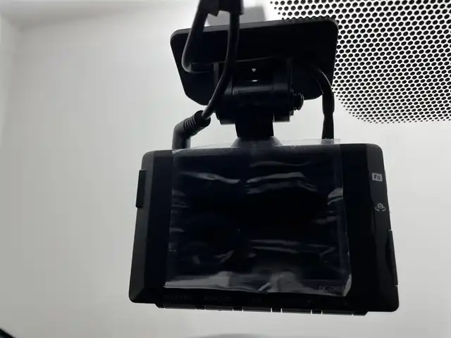 トヨタ カローラ クロス ハイブリッド Z 茨城県 2023(令5)年 3.2万km ホワイトパールクリスタルシャイン 純正ナビ/・Bluetooth接続/・バックカメラ（全方位モニター）/ハーフレザーシート/パワーシート（運転席）/サンルーフ/電動リアゲート/ドライブレコーダー（前後）/コーナーセンサー/ルーフレール/オートマチックハイビーム/レーンアシストキープ/アイドリングストップ/ABS/横滑り防止装置/盗難防止装置/衝突被害軽減システム