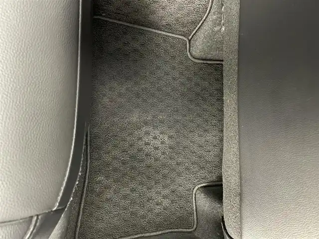 トヨタ カローラ クロス ハイブリッド Z 茨城県 2023(令5)年 3.2万km ホワイトパールクリスタルシャイン 純正ナビ/・Bluetooth接続/・バックカメラ（全方位モニター）/ハーフレザーシート/パワーシート（運転席）/サンルーフ/電動リアゲート/ドライブレコーダー（前後）/コーナーセンサー/ルーフレール/オートマチックハイビーム/レーンアシストキープ/アイドリングストップ/ABS/横滑り防止装置/盗難防止装置/衝突被害軽減システム