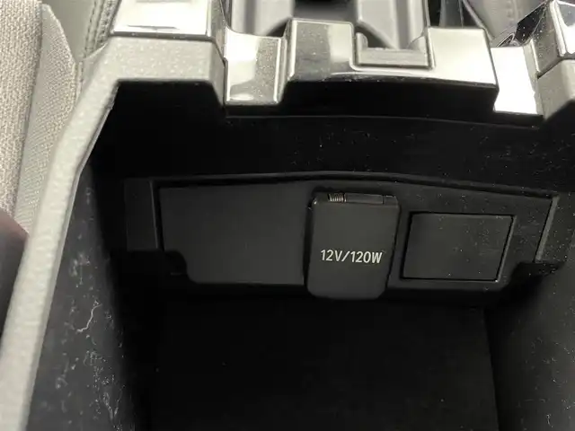 トヨタ カローラ クロス ハイブリッド Z 茨城県 2023(令5)年 3.2万km ホワイトパールクリスタルシャイン 純正ナビ/・Bluetooth接続/・バックカメラ（全方位モニター）/ハーフレザーシート/パワーシート（運転席）/サンルーフ/電動リアゲート/ドライブレコーダー（前後）/コーナーセンサー/ルーフレール/オートマチックハイビーム/レーンアシストキープ/アイドリングストップ/ABS/横滑り防止装置/盗難防止装置/衝突被害軽減システム