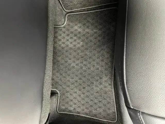 トヨタ カローラ クロス ハイブリッド Z 茨城県 2023(令5)年 3.2万km ホワイトパールクリスタルシャイン 純正ナビ/・Bluetooth接続/・バックカメラ（全方位モニター）/ハーフレザーシート/パワーシート（運転席）/サンルーフ/電動リアゲート/ドライブレコーダー（前後）/コーナーセンサー/ルーフレール/オートマチックハイビーム/レーンアシストキープ/アイドリングストップ/ABS/横滑り防止装置/盗難防止装置/衝突被害軽減システム