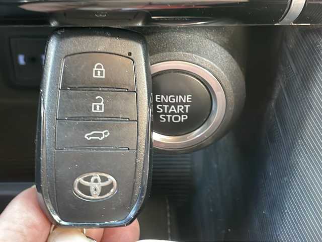 トヨタ ハリアー Z 埼玉県 2020(令2)年 4.7万km プレシャスブラックパール セーフティセンス/12.3インチ純正ナビ/　　BT/USB/フルセグ/MiraCast/バックカメラ/パワーバックドア/レーダークルーズコントロール/レーンキープアシスト/コーナーセンサー/LEDヘッドライト/ハーフレザーシート/純正19インチアルミホイール/デジタルインナーミラー/オートブレーキホールド/ETC2.0/スマートキー/禁煙車