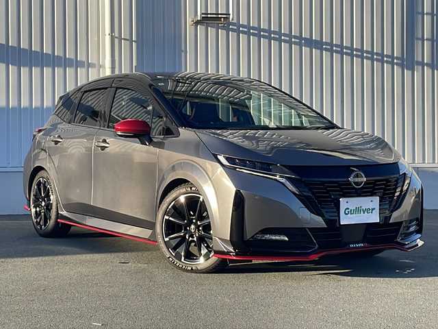 日産 オーラ ニスモ 三重県 2022(令4)年 3.6万km ダークメタルグレー/スーパーブラック2トーン 禁煙/ワンオーナー/純正ナビ/全方位カメラ/アラウンドビュー/前後ドラレコ/デジタルインナーミラー/ETC/プロパイロット/レーダークルーズコントロール/後側方衝突防止支援システム/ステアヒーター/シートヒーター/バゲットシート/ワイヤレス充電器/USB給電/LED三眼ヘッドライト/オートライト/電動格納ウィンカーミラー