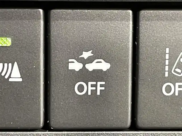 スズキ クロスビー HYBRID MZ 愛知県 2023(令5)年 2.8万km タフカーキパールメタリック/ホワイト2トーン 純正８インチナビ　/（AM/FM/Bluetooth/SD/iPod/フルセグTV/USB/CD・DVD再生)/アラウンドビューモニター　/衝突軽減ブレーキ　/レーダークルーズコントロール　/シートヒーター　/ビルトインＥＴＣ　/デジタルインナーミラー　/前後ドライブレコーダー　/ＬＥＤヘッドライト/LEDフォグランプ　/車線逸脱警報　/誤発進抑制機能/アダプティブハイビームシステム/標識認識機能/アイドリングストップ/パドルシフト/USB接続/ISOFIX/純正フロアマット/純正16インチAW/プッシュスタート/　　-スマートキー