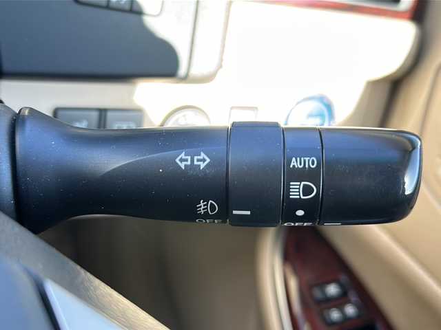 トヨタ クラウン ハイブリッド Gパッケージ 茨城県 2010(平22)年 7.8万km ホワイトパールクリスタルシャイン モデリスタフルエアロ/サンルーフ/純正HDDナビ/【フルセグTV/CD/DVD/HDD/ラジオ】/バック・サイドカメラ/レーダークルーズコントロール/ベージュ革シート/前席パワーシート/前席シートヒーター/エアーシート/運転席パワーシート/社外20インチAW/社外サスペンション/ビルトインETC/オートライト/純正フロアマット/純正ドアバイザー/プッシュスタート/スマートキー