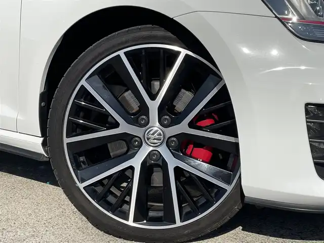 フォルクスワーゲン ゴルフ ＧＴＩ 東京都 2017(平29)年 3万km ピュアホワイト 純正ナビ/フルセグTV/360°カメラ/GTiパフォーマンス19AW/DCCパッケージ/DiscoverProパッケージ/ACC/BSM/レーンキープ