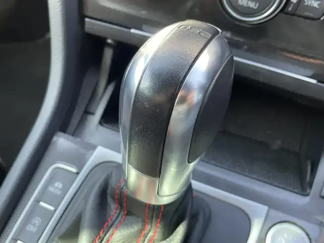 フォルクスワーゲン ゴルフ ＧＴＩ 東京都 2017(平29)年 3万km ピュアホワイト 純正ナビ/フルセグTV/360°カメラ/GTiパフォーマンス19AW/DCCパッケージ/DiscoverProパッケージ/ACC/BSM/レーンキープ