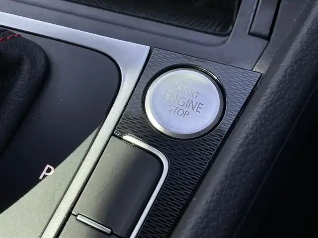 フォルクスワーゲン ゴルフ ＧＴＩ 東京都 2017(平29)年 3万km ピュアホワイト 純正ナビ/フルセグTV/360°カメラ/GTiパフォーマンス19AW/DCCパッケージ/DiscoverProパッケージ/ACC/BSM/レーンキープ