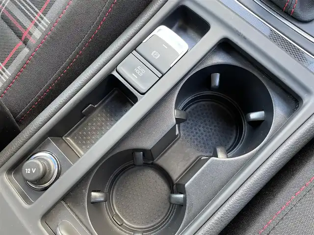 フォルクスワーゲン ゴルフ ＧＴＩ 東京都 2017(平29)年 3万km ピュアホワイト 純正ナビ/フルセグTV/360°カメラ/GTiパフォーマンス19AW/DCCパッケージ/DiscoverProパッケージ/ACC/BSM/レーンキープ