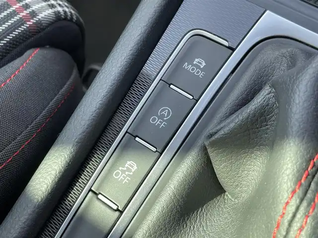 フォルクスワーゲン ゴルフ ＧＴＩ 東京都 2017(平29)年 3万km ピュアホワイト 純正ナビ/フルセグTV/360°カメラ/GTiパフォーマンス19AW/DCCパッケージ/DiscoverProパッケージ/ACC/BSM/レーンキープ