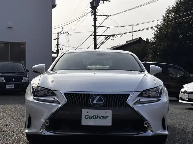レクサス ＲＣ 300h バージョンL 福岡県 2015(平27)年 8.7万km ホワイトパールクリスタルシャイン サンルーフ/純正ナビ/【フルセグTV/Bluetooth/CD/DVD】/バックカメラ/レーダークルーズコントロール/プリクラッシュセーフティー/レーンディパーチャーアラート/リヤクロストラフィックアラート/クリアランスソナー/ブラインドスポットモニター/パドルシフト/ブラウンレザーシート/前席パワーシート/前席シートヒーター/エアシート/純正18インチAW/オートLEDライト/ウィンカーミラー/革巻きステアリング/ステアリングスイッチ/ETC/フロアマット/プッシュスタート/スマートキー/横滑り防止装置/ABS/保証書/取扱説明書/スペアキー（カード、スマート）