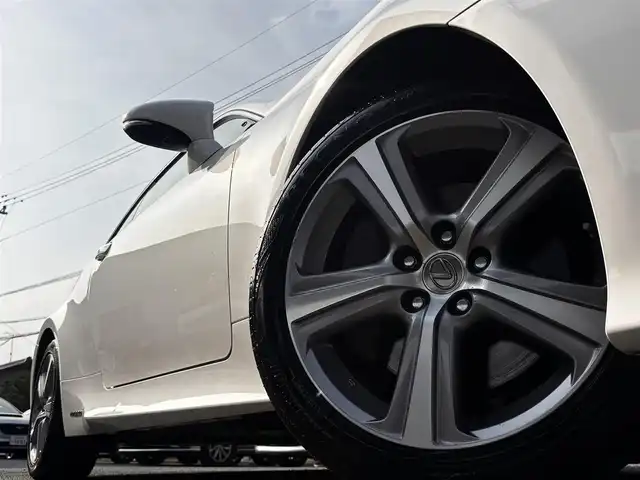 レクサス ＲＣ 300h バージョンL 福岡県 2015(平27)年 8.7万km ホワイトパールクリスタルシャイン サンルーフ/純正ナビ/【フルセグTV/Bluetooth/CD/DVD】/バックカメラ/レーダークルーズコントロール/プリクラッシュセーフティー/レーンディパーチャーアラート/リヤクロストラフィックアラート/クリアランスソナー/ブラインドスポットモニター/パドルシフト/ブラウンレザーシート/前席パワーシート/前席シートヒーター/エアシート/純正18インチAW/オートLEDライト/ウィンカーミラー/革巻きステアリング/ステアリングスイッチ/ETC/フロアマット/プッシュスタート/スマートキー/横滑り防止装置/ABS/保証書/取扱説明書/スペアキー（カード、スマート）