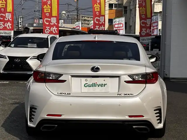 レクサス ＲＣ 300h バージョンL 福岡県 2015(平27)年 8.7万km ホワイトパールクリスタルシャイン サンルーフ/純正ナビ/【フルセグTV/Bluetooth/CD/DVD】/バックカメラ/レーダークルーズコントロール/プリクラッシュセーフティー/レーンディパーチャーアラート/リヤクロストラフィックアラート/クリアランスソナー/ブラインドスポットモニター/パドルシフト/ブラウンレザーシート/前席パワーシート/前席シートヒーター/エアシート/純正18インチAW/オートLEDライト/ウィンカーミラー/革巻きステアリング/ステアリングスイッチ/ETC/フロアマット/プッシュスタート/スマートキー/横滑り防止装置/ABS/保証書/取扱説明書/スペアキー（カード、スマート）