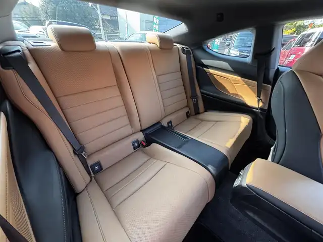 レクサス ＲＣ 300h バージョンL 福岡県 2015(平27)年 8.7万km ホワイトパールクリスタルシャイン サンルーフ/純正ナビ/【フルセグTV/Bluetooth/CD/DVD】/バックカメラ/レーダークルーズコントロール/プリクラッシュセーフティー/レーンディパーチャーアラート/リヤクロストラフィックアラート/クリアランスソナー/ブラインドスポットモニター/パドルシフト/ブラウンレザーシート/前席パワーシート/前席シートヒーター/エアシート/純正18インチAW/オートLEDライト/ウィンカーミラー/革巻きステアリング/ステアリングスイッチ/ETC/フロアマット/プッシュスタート/スマートキー/横滑り防止装置/ABS/保証書/取扱説明書/スペアキー（カード、スマート）