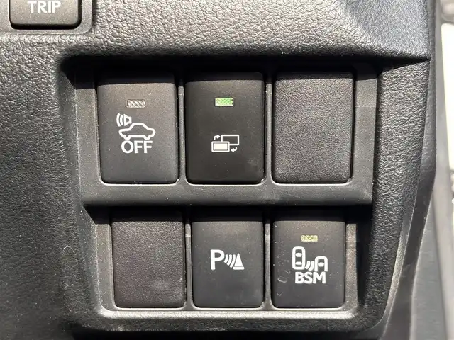 レクサス ＲＣ 300h バージョンL 福岡県 2015(平27)年 8.7万km ホワイトパールクリスタルシャイン サンルーフ/純正ナビ/【フルセグTV/Bluetooth/CD/DVD】/バックカメラ/レーダークルーズコントロール/プリクラッシュセーフティー/レーンディパーチャーアラート/リヤクロストラフィックアラート/クリアランスソナー/ブラインドスポットモニター/パドルシフト/ブラウンレザーシート/前席パワーシート/前席シートヒーター/エアシート/純正18インチAW/オートLEDライト/ウィンカーミラー/革巻きステアリング/ステアリングスイッチ/ETC/フロアマット/プッシュスタート/スマートキー/横滑り防止装置/ABS/保証書/取扱説明書/スペアキー（カード、スマート）