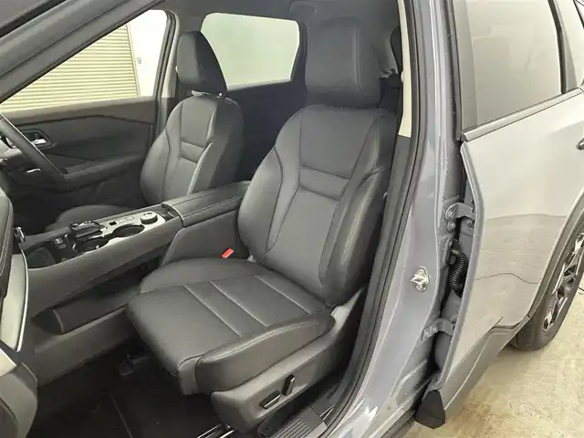 日産 エクストレイル X e－4ORCE エクストリーマーX 岡山県 2024(令6)年 0.5万km ステルスグレー/スーパーブラック 純正１２．３インチナビ　/プロパイロット　/全方位カメラ　/レーダークルーズコントロール　/１００Ｖ電源　/ＥＴＣ２．０　/シートヒーター　全席/ＬＥＤヘッドライト　/純正ドライブレコーダー　全方位/デジタルインナーミラー　/フォグライト/ステアリングヒーター/ブラインドスポットモニター/禁煙車/コーナーセンサー　前後/オートブレーキホールド/パワーシート　前席/シートメモリー/アダプティブヘッドライト