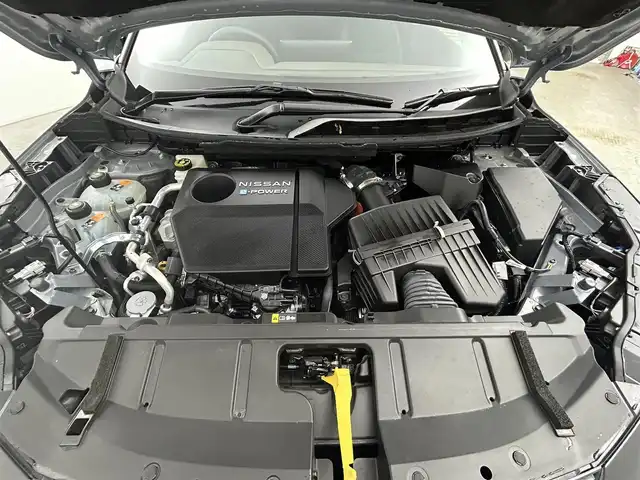 日産 エクストレイル X e－4ORCE エクストリーマーX 岡山県 2024(令6)年 0.5万km ステルスグレー/スーパーブラック 純正１２．３インチナビ　/プロパイロット　/全方位カメラ　/レーダークルーズコントロール　/１００Ｖ電源　/ＥＴＣ２．０　/シートヒーター　全席/ＬＥＤヘッドライト　/純正ドライブレコーダー　全方位/デジタルインナーミラー　/フォグライト/ステアリングヒーター/ブラインドスポットモニター/禁煙車/コーナーセンサー　前後/オートブレーキホールド/パワーシート　前席/シートメモリー/アダプティブヘッドライト