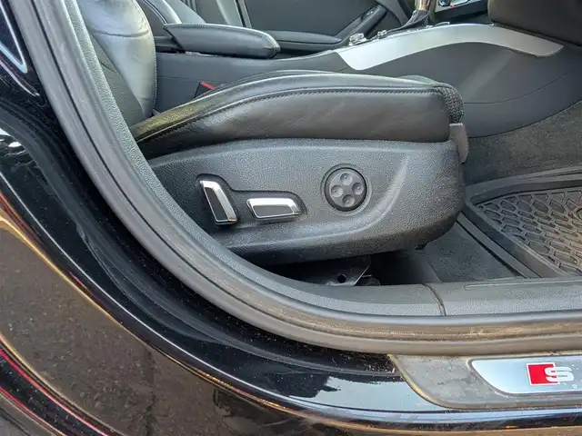 アウディ Ａ４ アバント 2．0 TFSI 福井県 2014(平26)年 4.6万km 黒 純正メーカーオプションナビ/・（フルセグTV/CD/DVD/Bluetooth/HDD）/バックカメラ/衝突被害軽減システム/横滑り防止装置/レーンキープアシスト/電動パーキング/前席シートヒーター/前席パワーシート/ハーフレザーシート/ETC/ドライブレコーダー/オートLEDライト/純正18インチAW/スマートキー