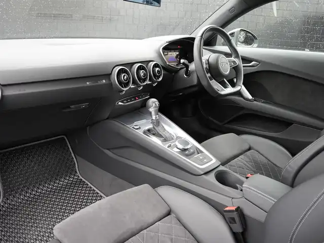 アウディ ＴＴクーペ 40TFSI 静岡県 2022(令4)年 0.3万km デイトナグレーパールエフェクト ワンオーナー/Slineパッケージ/コンフォートパッケージ/バーチャルコクピット/マトリクスLEDヘッドライト/ハーフレザーシートシートヒーター/前席パワーシート/Ｄｒｉｖｅセレクト/電動リヤスポイラー/DSRCETC