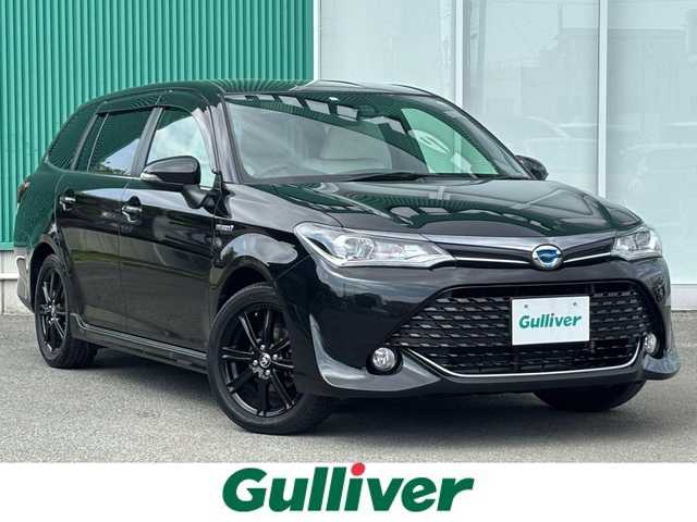 トヨタ カローラ フィールダー ハイブリッドG ダブルバイビー 福岡県 2015(平27)年 5.3万km ブラックマイカ トヨタセーフティーセンス搭載/純正ＳＤナビ（CD.DVD.BT.FM.AM）　/フルセグTV/純正ＥＴＣ　/バックカメラ/社外フリップダウンモニター/純正アルミ　/純正フロアマット　/衝突被害軽減システム　/ドライブレコーダー前方のみ　/純正アルミ/LEDライト/プッシュスタート/ホワイトレザーシート　/レーンキープアシスト　/オートハイビーム　/スマートキー/オートエアコン/取扱説明書/保証書/ステアリングリモコン