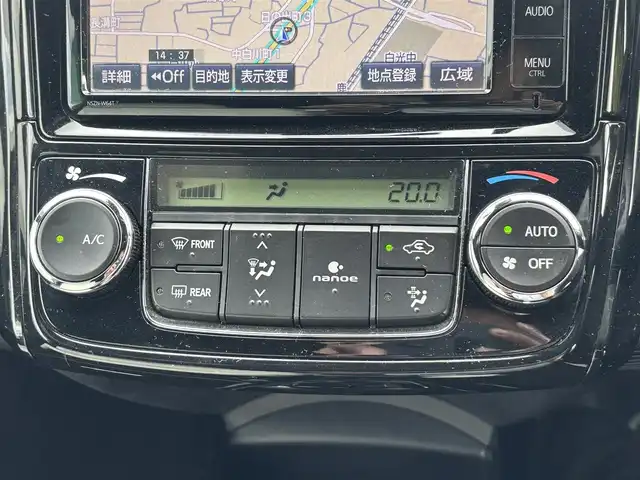 トヨタ カローラ フィールダー ハイブリッドG ダブルバイビー 福岡県 2015(平27)年 5.3万km ブラックマイカ トヨタセーフティーセンス搭載/純正ＳＤナビ（CD.DVD.BT.FM.AM）　/フルセグTV/純正ＥＴＣ　/バックカメラ/社外フリップダウンモニター/純正アルミ　/純正フロアマット　/衝突被害軽減システム　/ドライブレコーダー前方のみ　/純正アルミ/LEDライト/プッシュスタート/ホワイトレザーシート　/レーンキープアシスト　/オートハイビーム　/スマートキー/オートエアコン/取扱説明書/保証書/ステアリングリモコン
